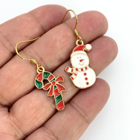Mismatched Christmas Hook Earrings - Picture 4 of 4